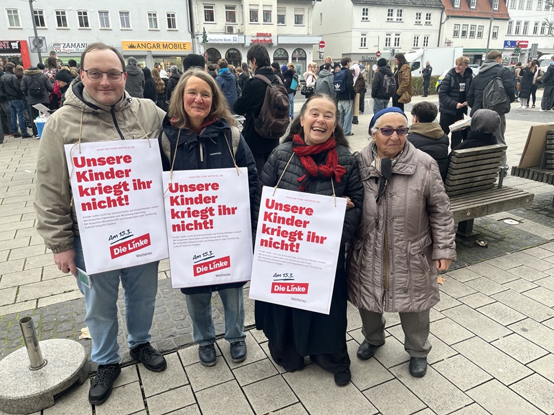 DIE LINKE. Wetterau unterstützt den Schulstreik gegen die Wehrpflicht 1 IMG 5324 small